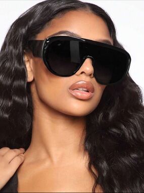 SHEIN Black Oversized Shield Sunglasses
